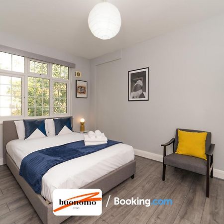 Two Bedroom Apartment By Buonomo Stays Short Lets & Serviced Accommodation With Balcony Londra Exterior foto