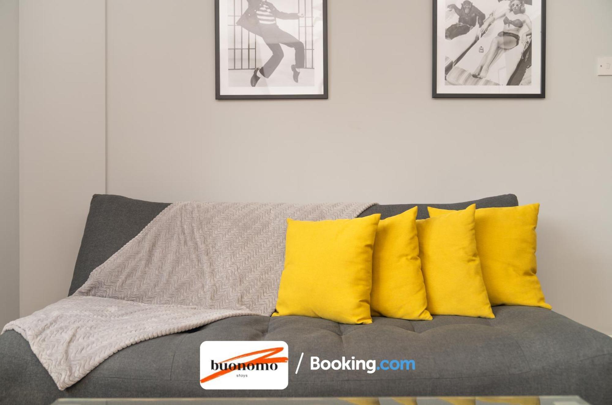 Two Bedroom Apartment By Buonomo Stays Short Lets & Serviced Accommodation With Balcony Londra Exterior foto