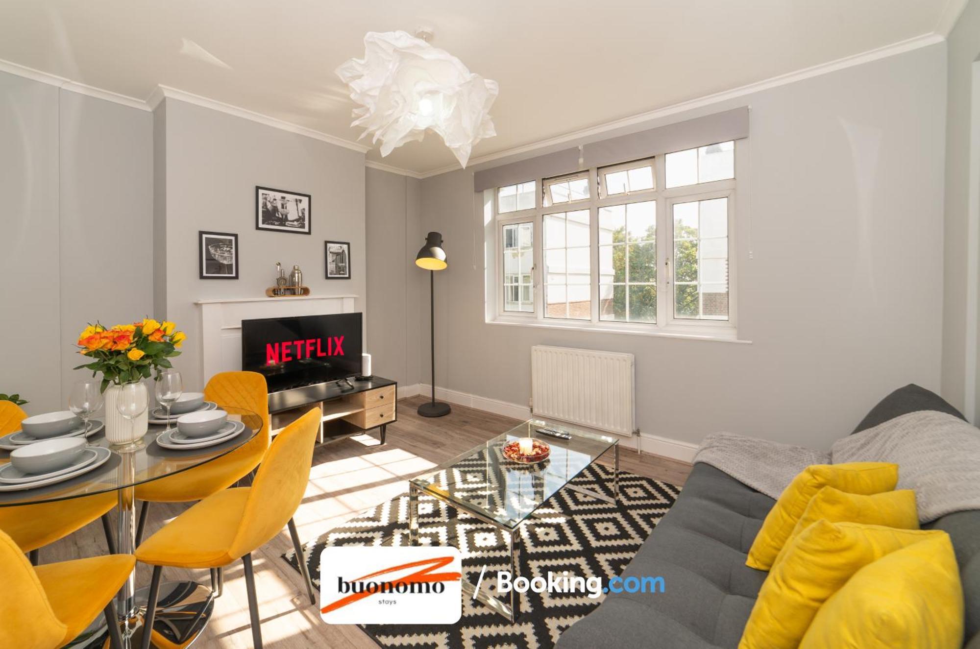 Two Bedroom Apartment By Buonomo Stays Short Lets & Serviced Accommodation With Balcony Londra Exterior foto