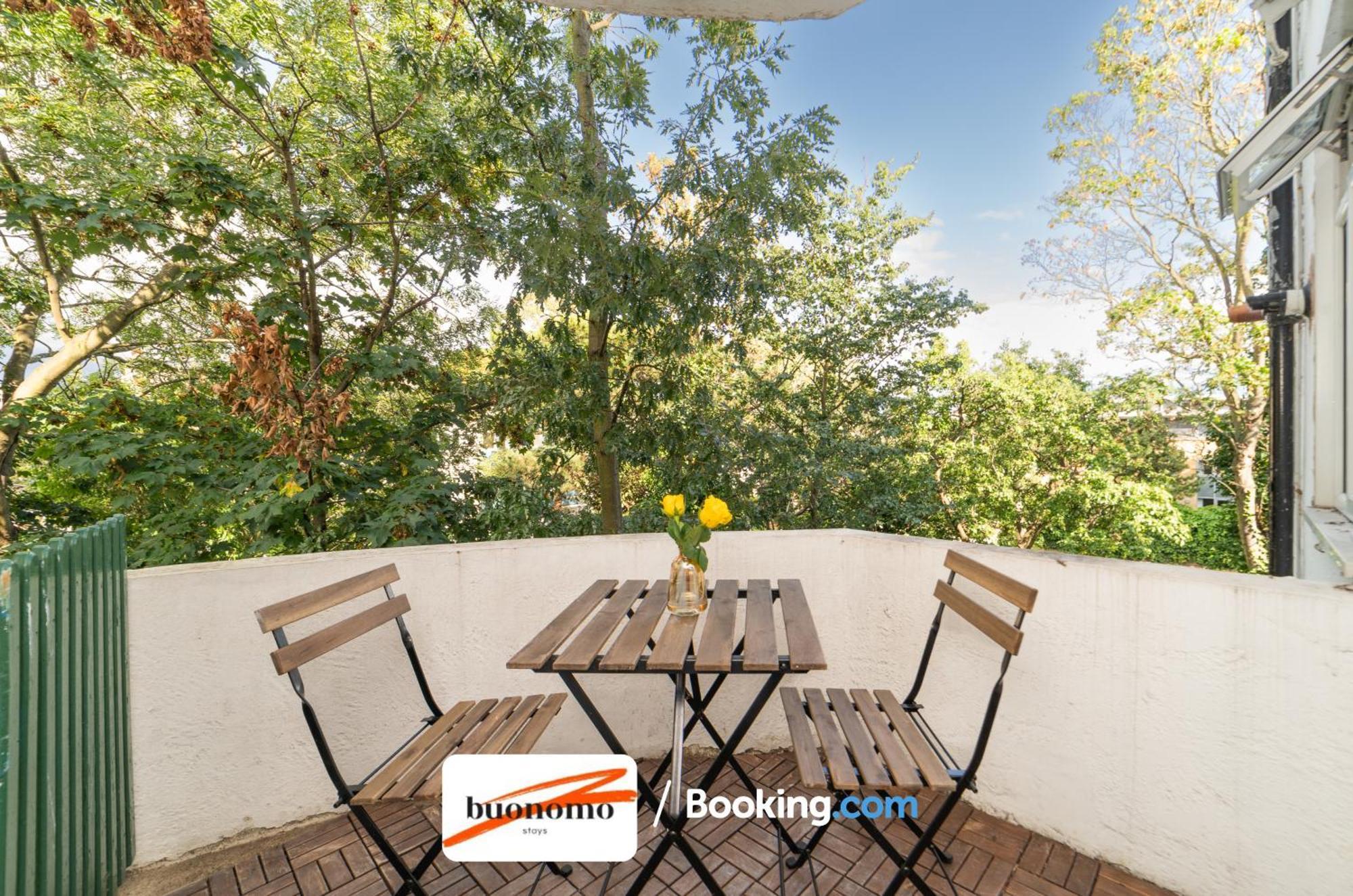 Two Bedroom Apartment By Buonomo Stays Short Lets & Serviced Accommodation With Balcony Londra Exterior foto