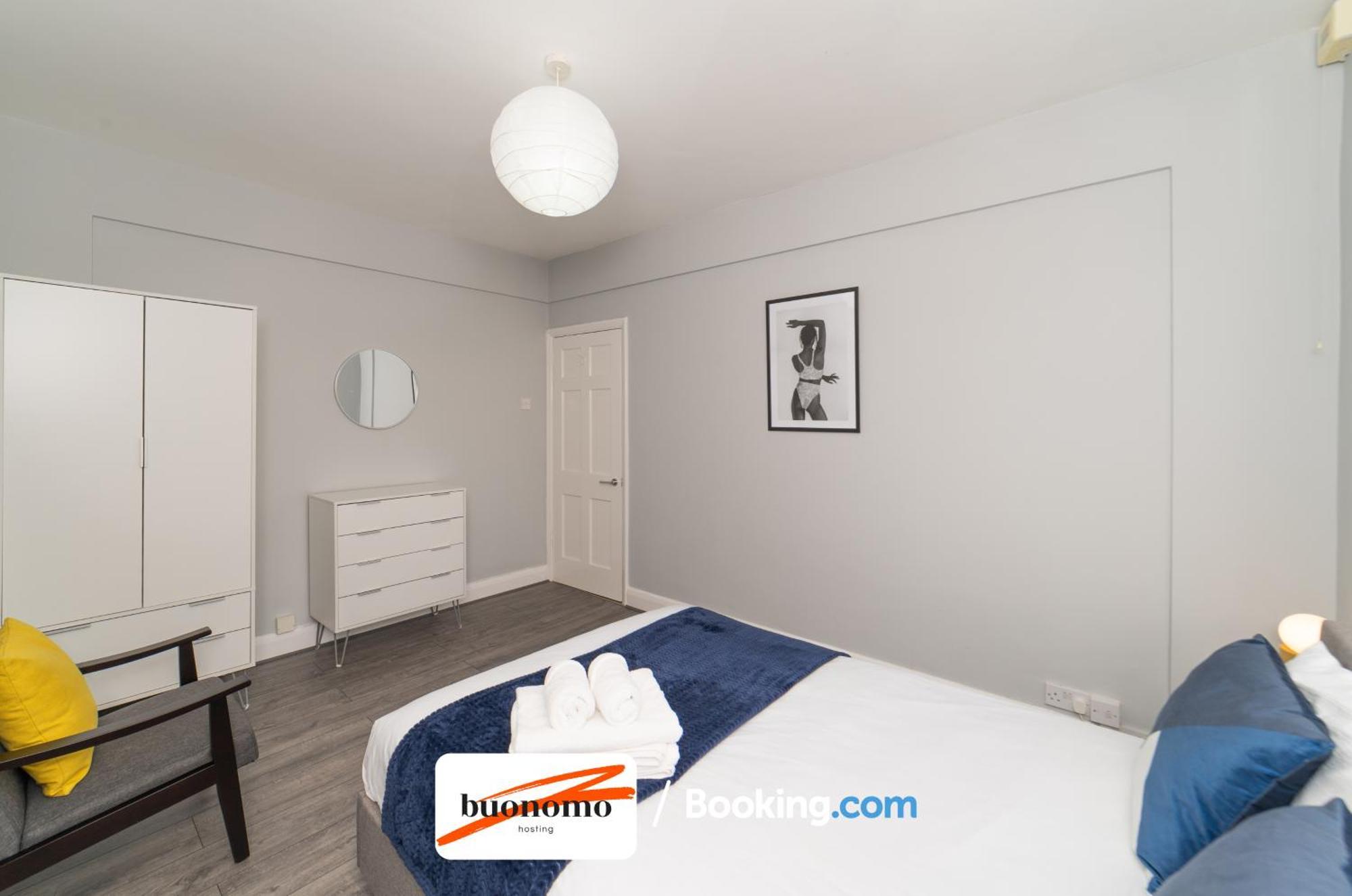 Two Bedroom Apartment By Buonomo Stays Short Lets & Serviced Accommodation With Balcony Londra Exterior foto